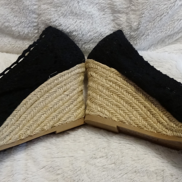✳️3/$20✳️ NWOT Jaclyn Smith Black Wedges - Picture 6 of 8